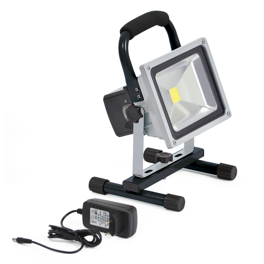 LED-Strahler 20 W mit Akku & Aufladegerät (entspricht der Leistung von 400 W Halogen) LED-Strahler 20 W mit Akku & Aufladegerät (entspricht der Leistung von 400 W Halogen)