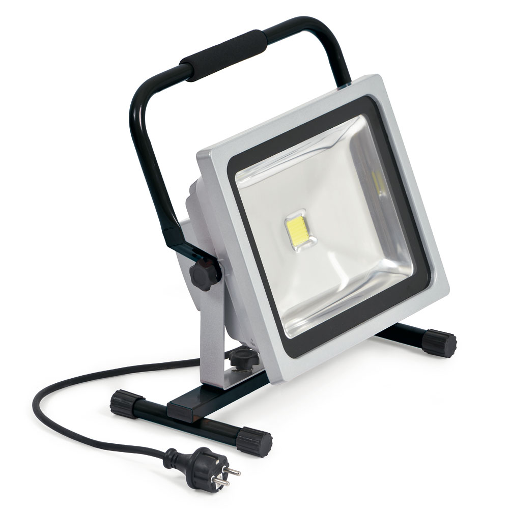 LED-Strahler 50 W mit 3.0 m Gummikabel (entpricht der Leistung von 1000 W Halogen) LED-Strahler 50 W mit 3.0 m Gummikabel (entpricht der Leistung von 1000 W Halogen)