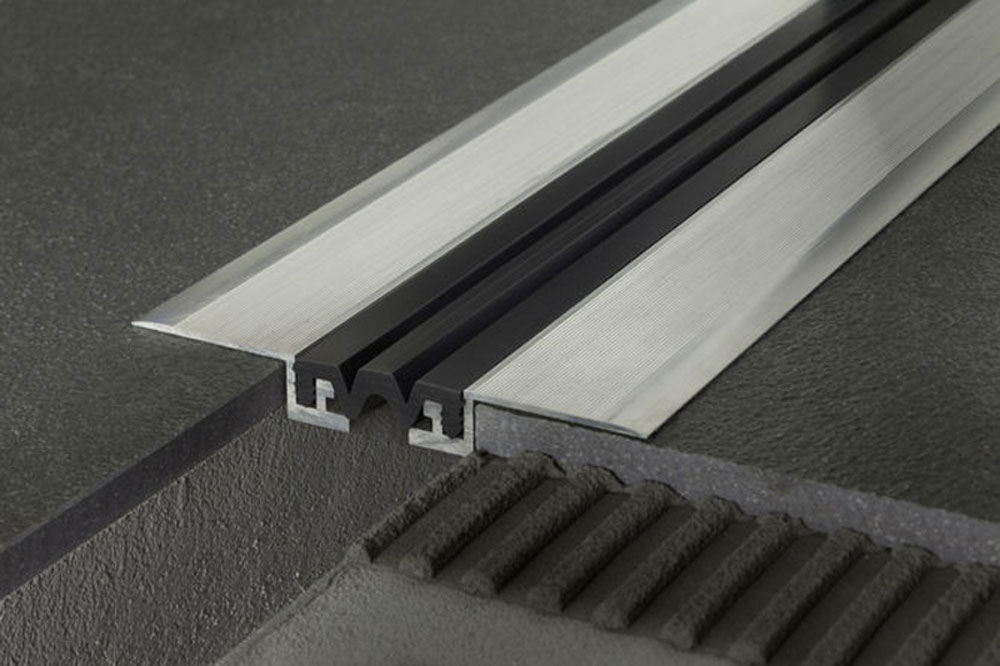 Profilpas Dehnungsfugenprofil GJF/40, 38 mm, 400 cm, Alu natur mit Einlage schwarz Profilpas Dehnungsfugenprofil GJF/40, 38 mm, 400 cm, Alu natur mit Einlage schwarz